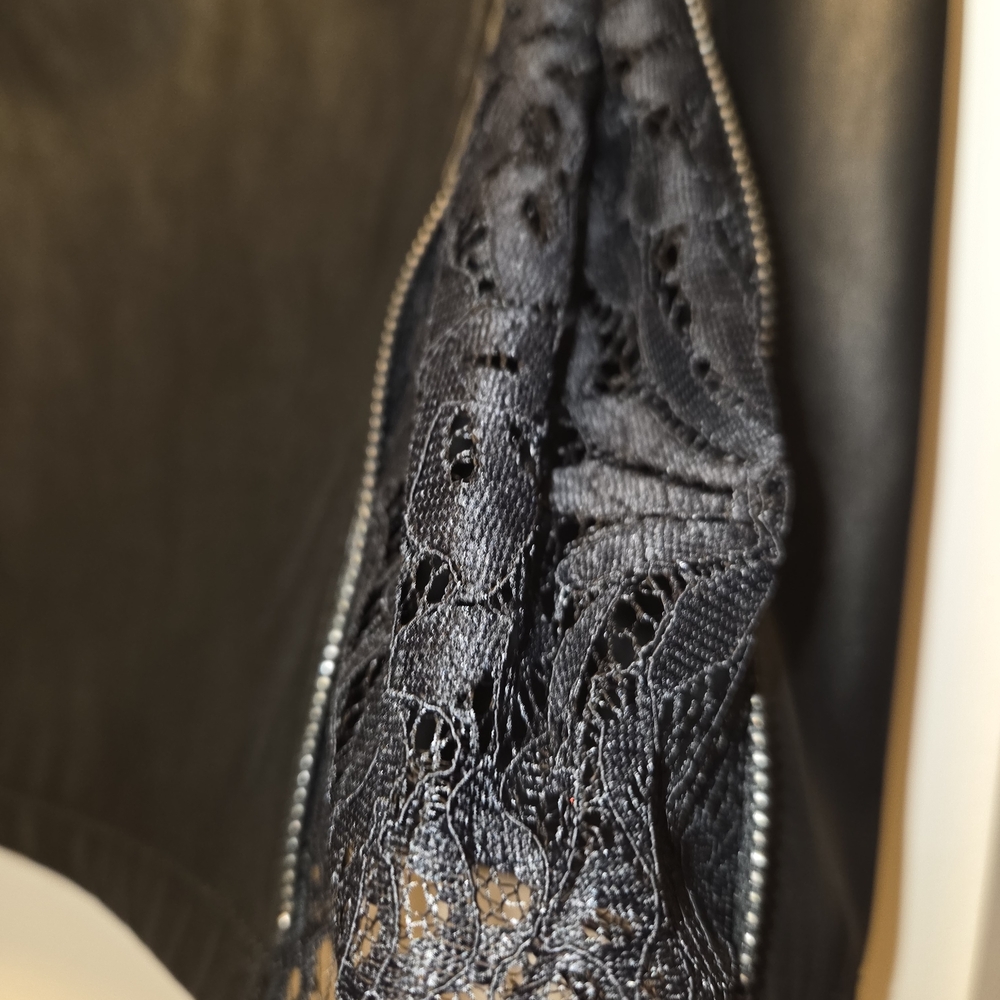 RARE Vegan Leather Skirt w/ Lace Zipper Reveal - M - Picture 3 of 4